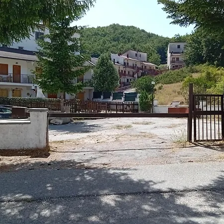 شقة Camporotondo - Ampio Salone Con Vista Montagne